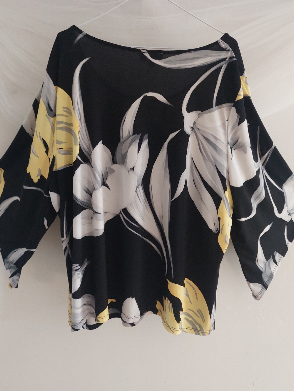 Laura Plus Black Yellow Floral Flutter Sleeve Blouse Relaxed Fit Size 3x